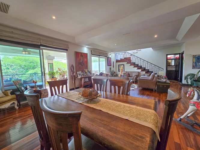 Lujosa Casa con Piscina Privada y Vista en Exclusivo Condominio en Guachipelín Escazú - Imagen 9