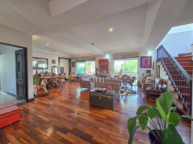 Lujosa Casa con Piscina Privada y Vista en Exclusivo Condominio en Guachipelín Escazú - Imagen 6