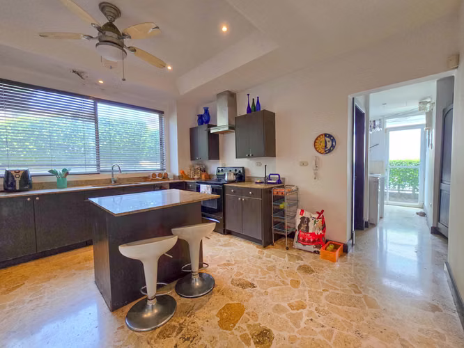 Lujosa Casa con Piscina Privada y Vista en Exclusivo Condominio en Guachipelín Escazú - Imagen 16