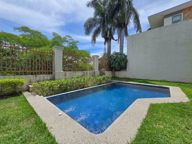 Lujosa Casa con Piscina Privada y Vista en Exclusivo Condominio en Guachipelín Escazú - Imagen 5