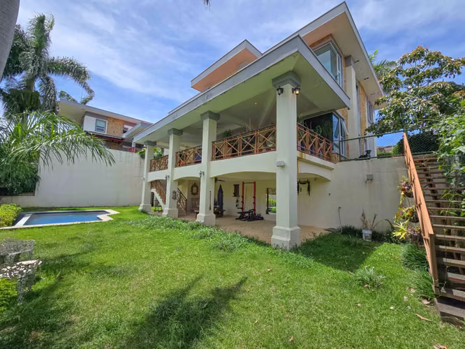 Lujosa Casa con Piscina Privada y Vista en Exclusivo Condominio en Guachipelín Escazú - Imagen 2