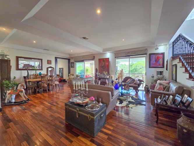 Lujosa Casa con Piscina Privada y Vista en Exclusivo Condominio en Guachipelín Escazú - Imagen 7