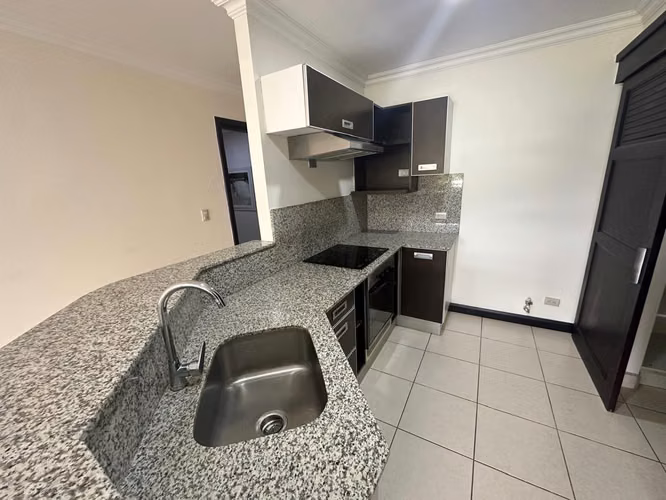 Oportunidad de Venta en Avalon Santa Ana Country Club - Imagen 4