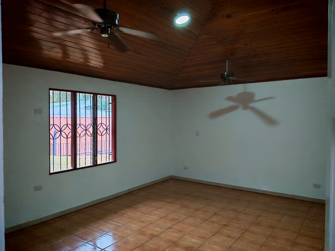 Se alquila quinta con Casa Principal y 2 Apartamentos tipo Studio Independientes
