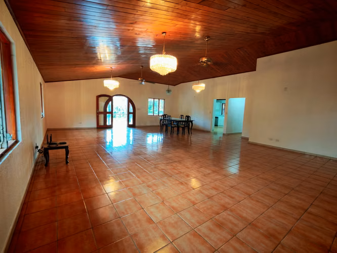 Se alquila quinta con Casa Principal y 2 Apartamentos tipo Studio Independientes