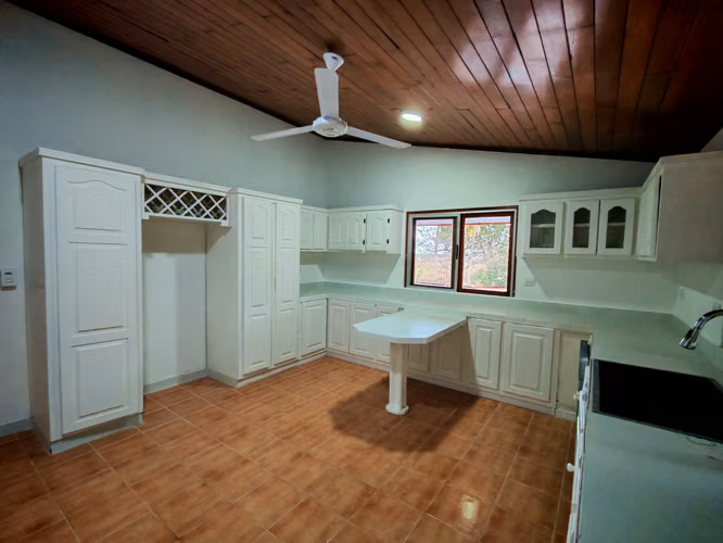 Se alquila quinta con Casa Principal y 2 Apartamentos tipo Studio Independientes