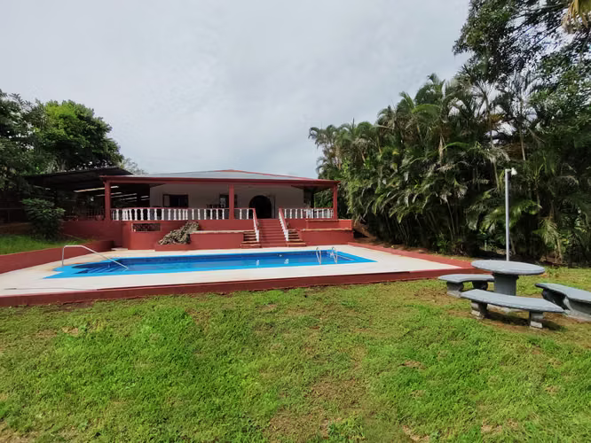 Se alquila quinta con Casa Principal y 2 Apartamentos tipo Studio Independientes