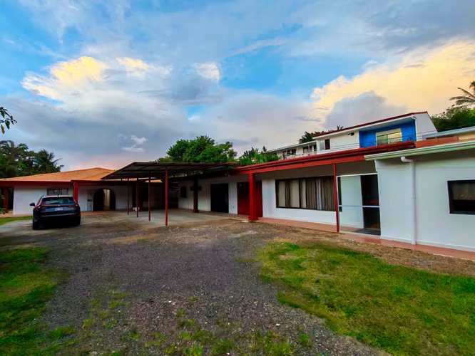 Se alquila quinta con Casa Principal y 2 Apartamentos tipo Studio Independientes