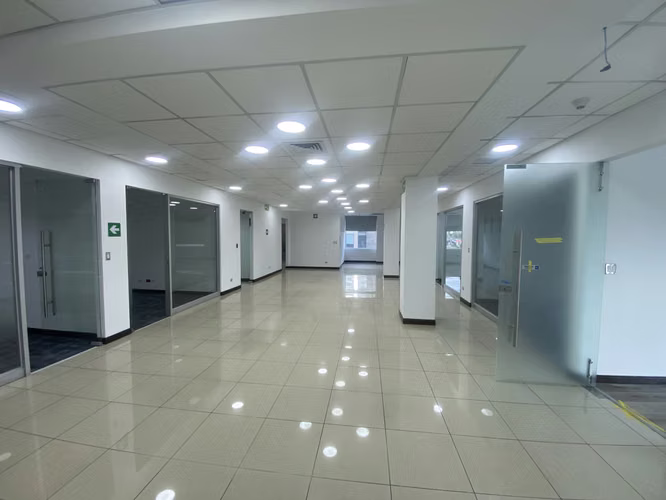 OFICINA EN EDIFICIO CORPORATIVO - Imagen 2
