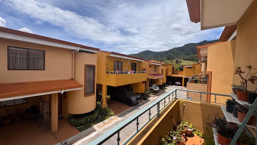 Vende casa en condominio en Villas de Tres Ríos, La Unión (AD)