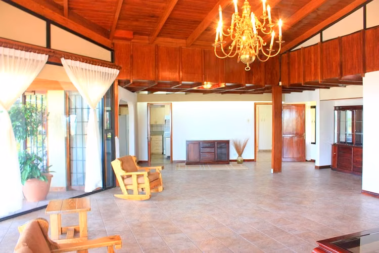 CASA DE 800 M2 DE UN NIVEL Y 11.029 M2 LOTE Y PISCINA EN SANTA ANA - Imagen 7