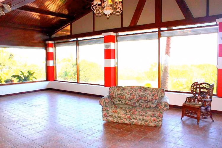 CASA DE 800 M2 DE UN NIVEL Y 11.029 M2 LOTE Y PISCINA EN SANTA ANA - Imagen 9
