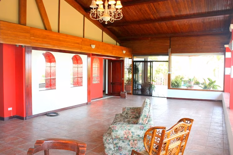 CASA DE 800 M2 DE UN NIVEL Y 11.029 M2 LOTE Y PISCINA EN SANTA ANA - Imagen 10