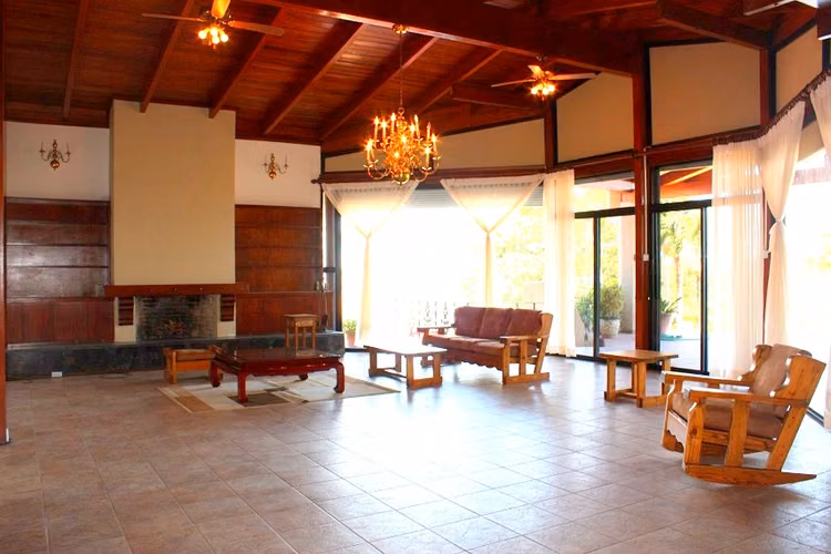 CASA DE 800 M2 DE UN NIVEL Y 11.029 M2 LOTE Y PISCINA EN SANTA ANA - Imagen 6