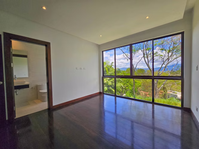 Lujosa Casa Contemporánea en Residencial Montaña del Sol / Santa Ana / 420 m² / Lote 1.577 m² - Imagen 7