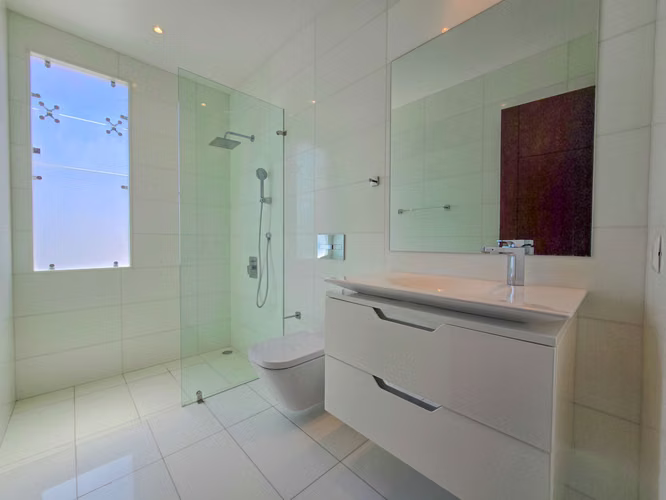 VALLE DEL SOL LINDORA SANTA ANA! CASA CONTEMPORANEA CON PISCINA PRIVADA - Imagen 17