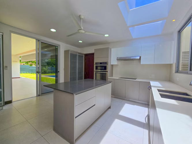 VALLE DEL SOL LINDORA SANTA ANA! CASA CONTEMPORANEA CON PISCINA PRIVADA - Imagen 11