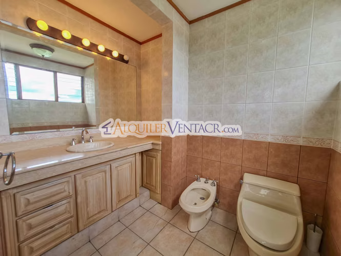 CASA CON PISCINA PROPIA Y VISTAS CON 2.266 M2 LOTE EN ALTO LAS PALOMAS SANTA ANA - Imagen 18