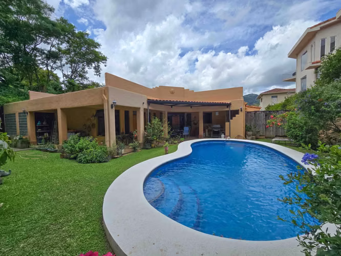 CONDOMINIO CERRO REAL ESCAZU! CASA DE UN NIVEL DE 500 M2 CON 1.151 M2 DE LOTE