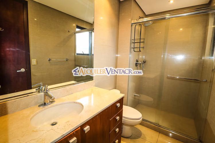 Lujoso apartamento de 324 m2 con 4 habit. y vista en Los Laureles Escazú - Imagen 19