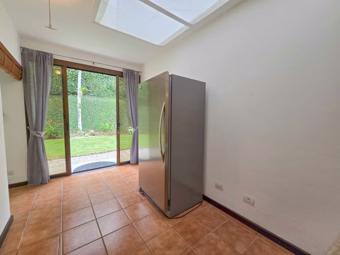 VALLE DEL SOL LINDORA SANTA ANA! CASA DE UN NIVEL CON 700 M2 DE LOTE - Imagen 14