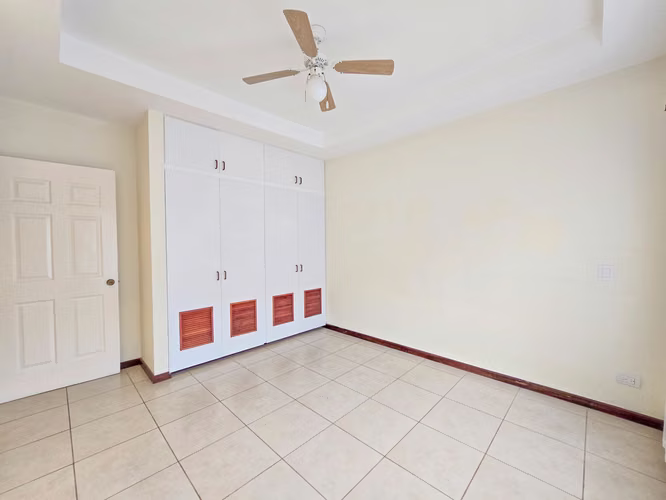 VALLE DEL SOL LINDORA SANTA ANA! CASA DE UN NIVEL CON 700 M2 DE LOTE - Imagen 7