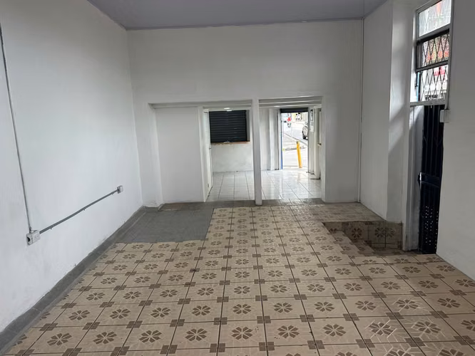 ALQUILER DE LOCAL ESQUINERO EN SAN JOSÉ CENTRO - Imagen 4