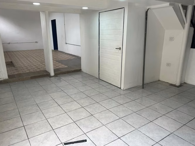 ALQUILER DE LOCAL ESQUINERO EN SAN JOSÉ CENTRO - Imagen 2