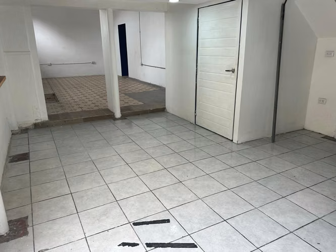 ALQUILER DE LOCAL ESQUINERO EN SAN JOSÉ CENTRO - Imagen 5