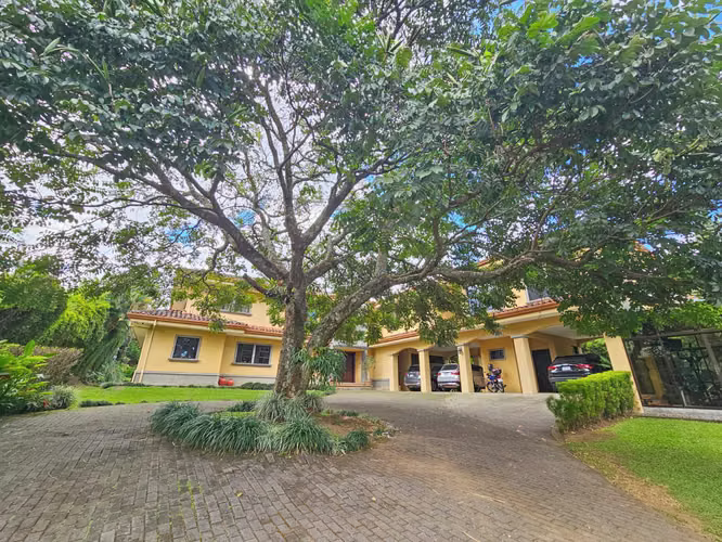 LUJOSA CASA DE 570 M2 CON 2.244 M2 DE LOTE EN SAN ANTONIO ESCAZU - Imagen 7