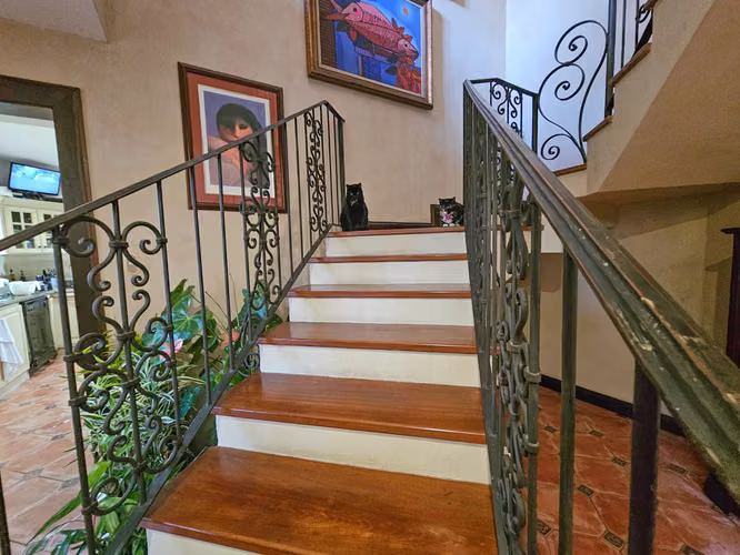 LUJOSA CASA DE 570 M2 CON 2.244 M2 DE LOTE EN SAN ANTONIO ESCAZU - Imagen 17