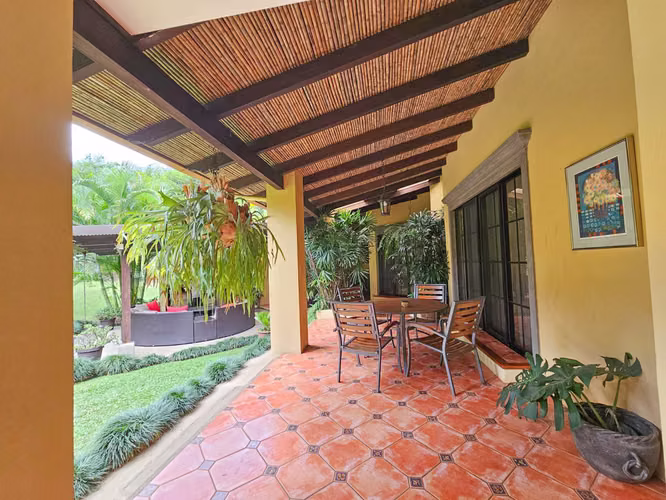 LUJOSA CASA DE 570 M2 CON 2.244 M2 DE LOTE EN SAN ANTONIO ESCAZU - Imagen 5