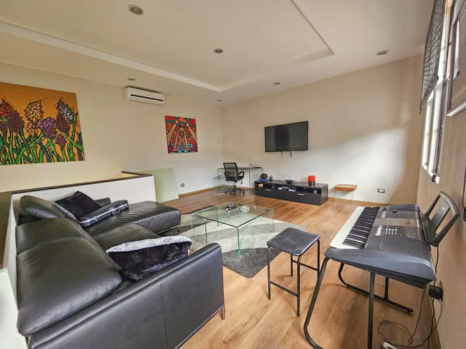 LUJOSA CASA DE 570 M2 CON 2.244 M2 DE LOTE EN SAN ANTONIO ESCAZU - Imagen 8