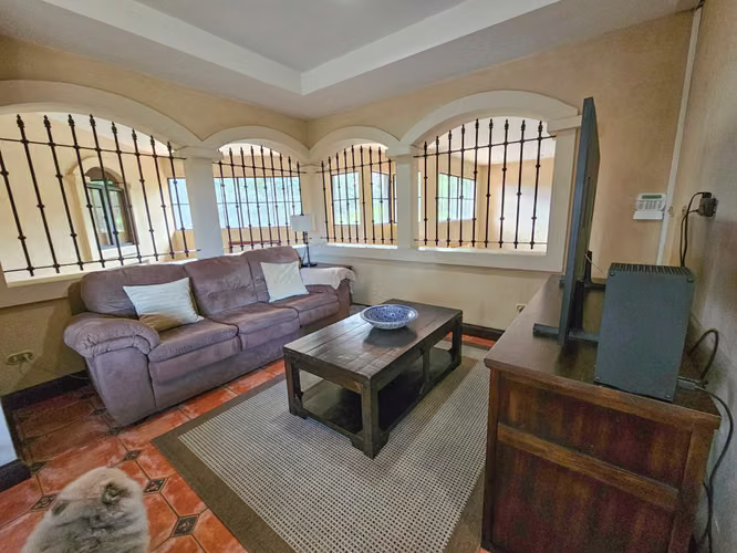 LUJOSA CASA DE 570 M2 CON 2.244 M2 DE LOTE EN SAN ANTONIO ESCAZU - Imagen 16