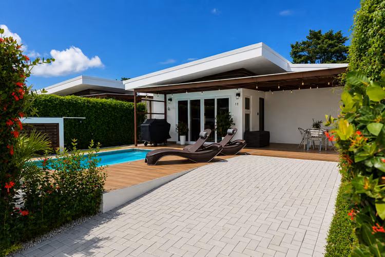 Vendo Casa con PISCINA PRIVADA en Condominio Lapa Living - ¡ lista para disfrutar ! - Imagen 1