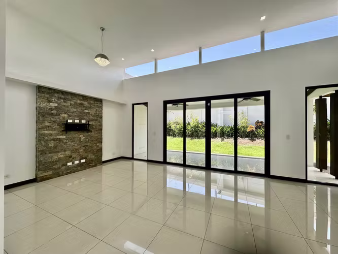 Alquiler | Casa con Línea Blanca | Hacienda del Sol, Pozos de Santa Ana (FAU)