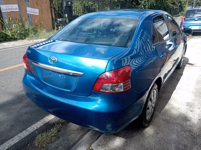TOYOTA YARIS 2010 AUTOMATICO - Imagen 4
