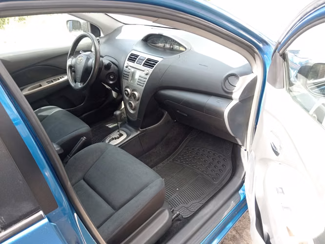 TOYOTA YARIS 2010 AUTOMATICO - Imagen 6