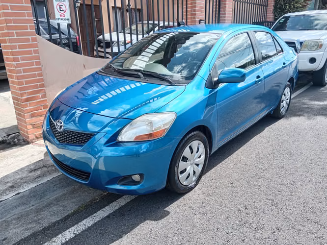 TOYOTA YARIS 2010 AUTOMATICO