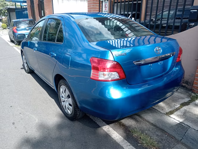 TOYOTA YARIS 2010 AUTOMATICO - Imagen 3