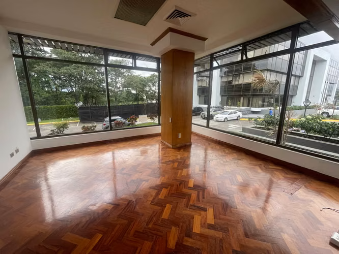 Venta Oficina Corporativa de Alto Perfil ene el Este