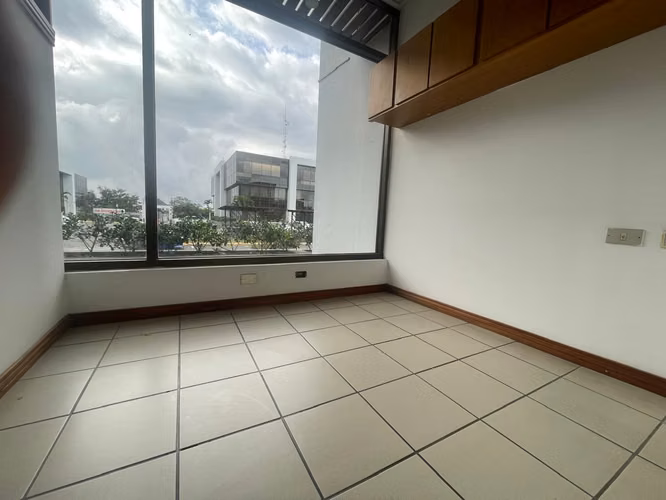 Venta Oficina Corporativa de Alto Perfil ene el Este