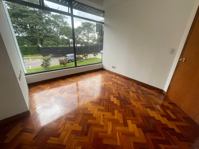Venta Oficina Corporativa de Alto Perfil ene el Este