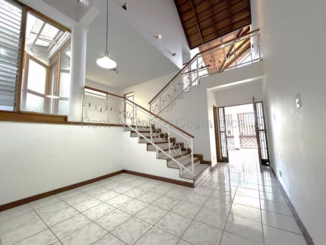 Venta de casa en Colonia del Rio Guadalupe Goicoechea - Imagen 2