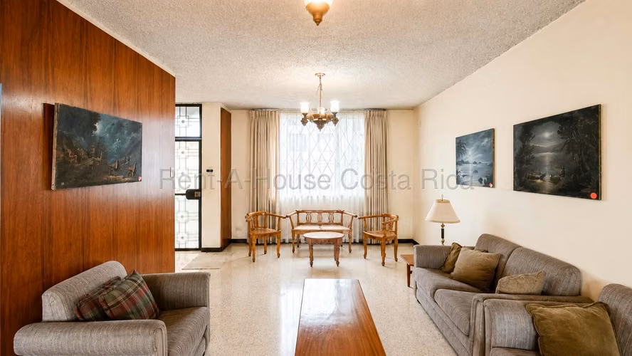 Venta de Casa con 5 habitaciones en Mercedes Montes de Oca