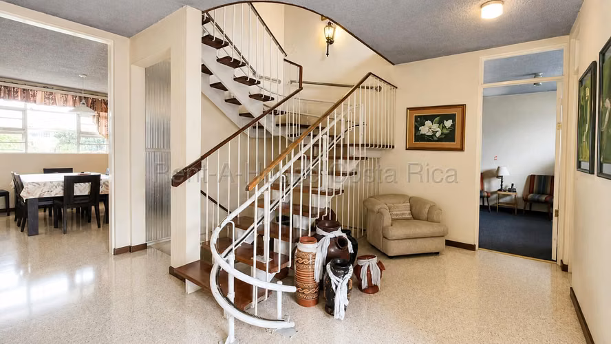 Venta de Casa con 5 habitaciones en Mercedes Montes de Oca - Imagen 2