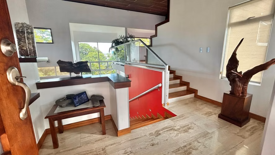 Venta de Casa estilo contemporaneo  en lote de 2400 m2 en la Guácima Alajuela - Imagen 6