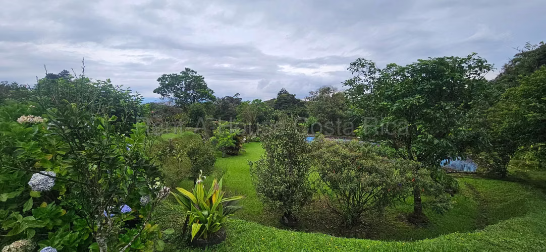 Venta de casa en lote de 1.765 m2 en San Isidro Heredia - Imagen 2