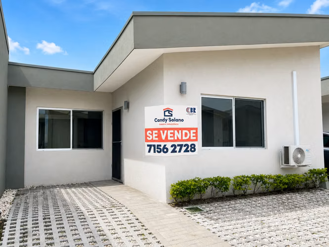 CASA EN VENTA EN LA GUÁCIMA - ALAJUELA, Condominio Al Andalus