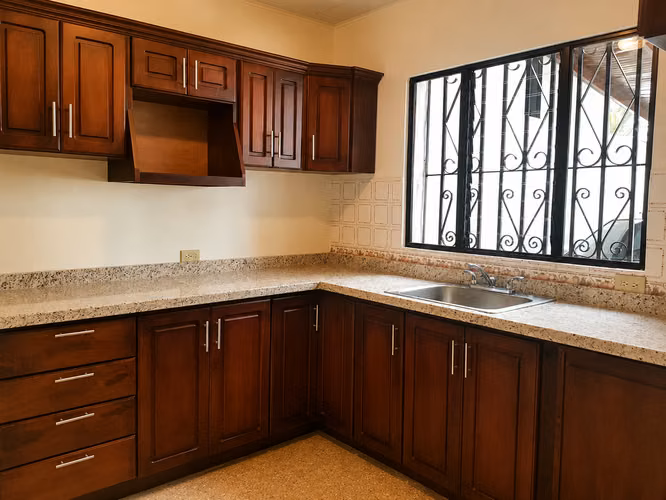 ALQUILER | CASA CURRIDABAT | PLAZA DEL SOL | 3 HAB. | $1.500 - Imagen 4